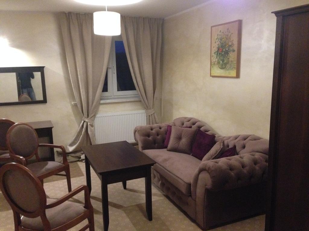 Hotel&Restauracja Zlote Runo Góra Kalwaria Exteriör bild