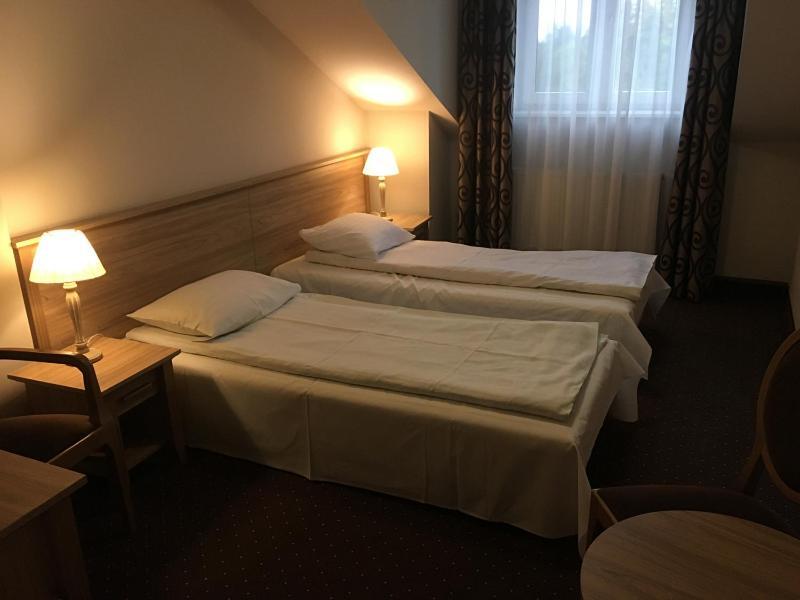 Hotel&Restauracja Zlote Runo Góra Kalwaria Exteriör bild